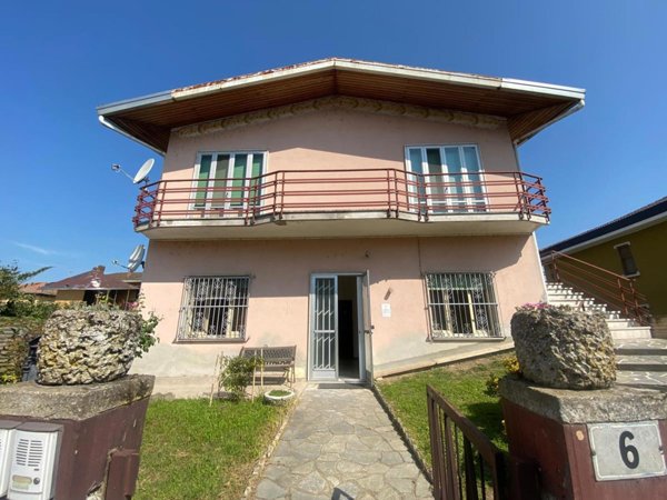 casa indipendente in vendita a Castello d'Agogna