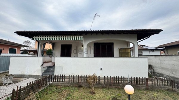 casa indipendente in vendita a Castello d'Agogna
