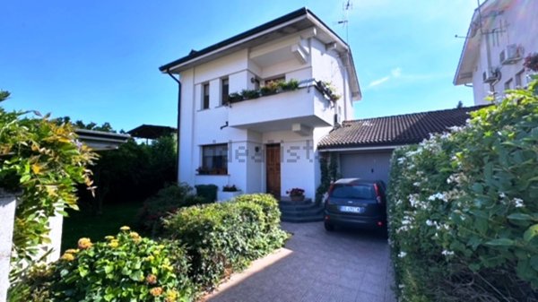 casa indipendente in vendita a Castello d'Agogna