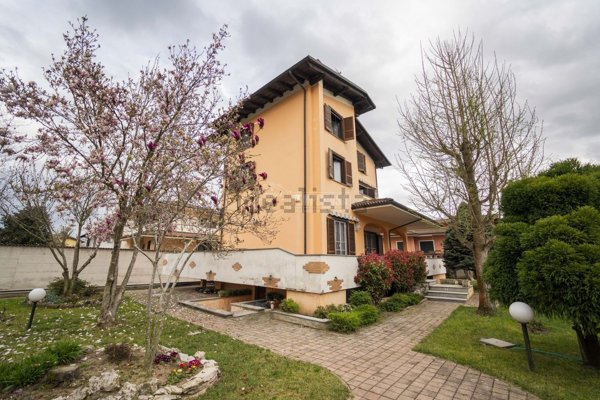 casa indipendente in vendita a Castello d'Agogna