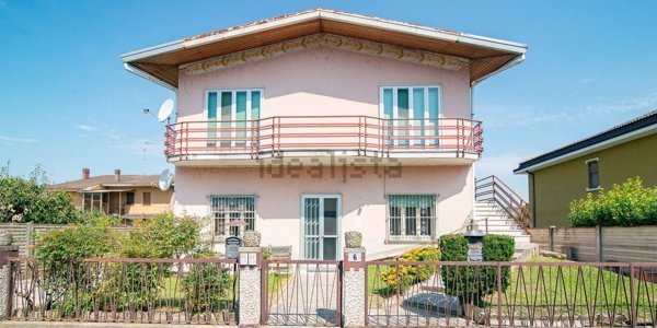 casa indipendente in vendita a Castello d'Agogna