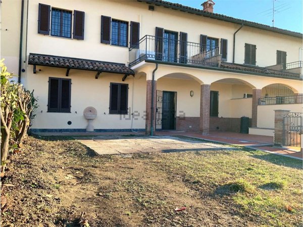 casa indipendente in vendita a Castello d'Agogna