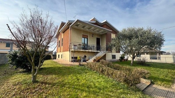 casa indipendente in vendita a Castello d'Agogna