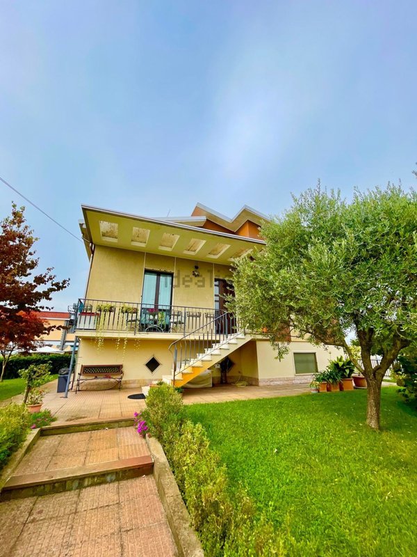 casa indipendente in vendita a Castello d'Agogna