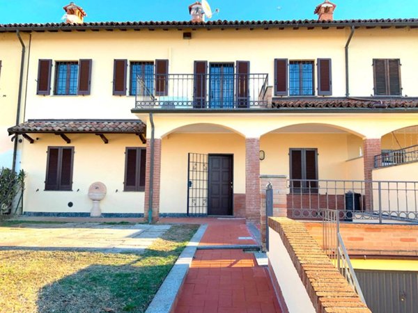 casa indipendente in vendita a Castello d'Agogna