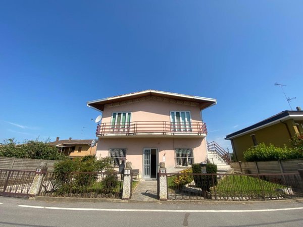 casa indipendente in vendita a Castello d'Agogna