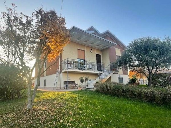casa indipendente in vendita a Castello d'Agogna