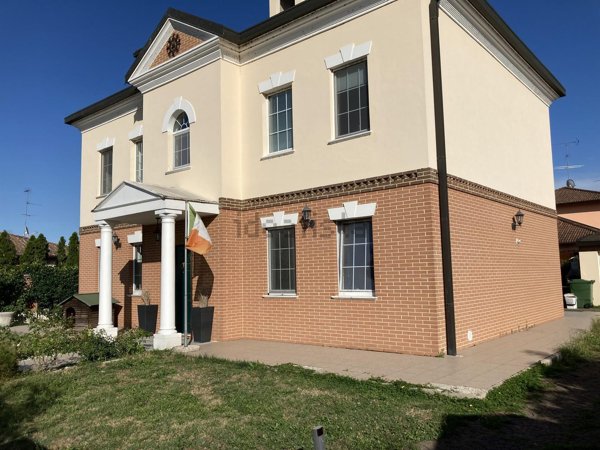 casa indipendente in vendita a Castello d'Agogna