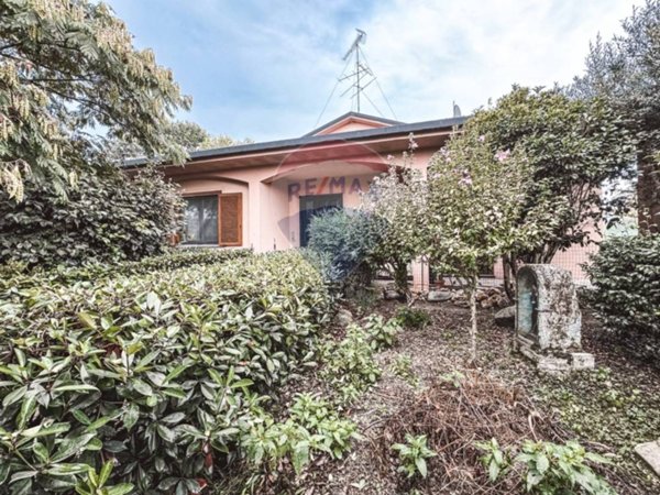 casa indipendente in vendita a Castello d'Agogna