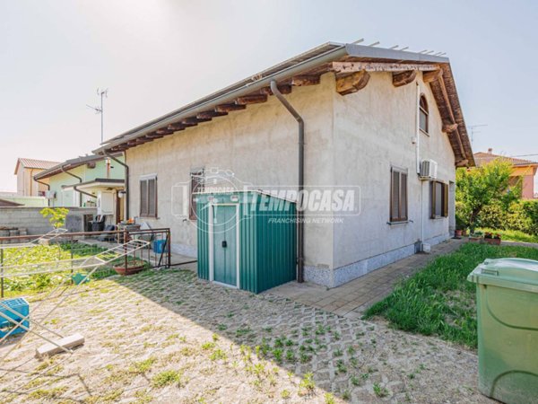 casa indipendente in vendita a Castello d'Agogna