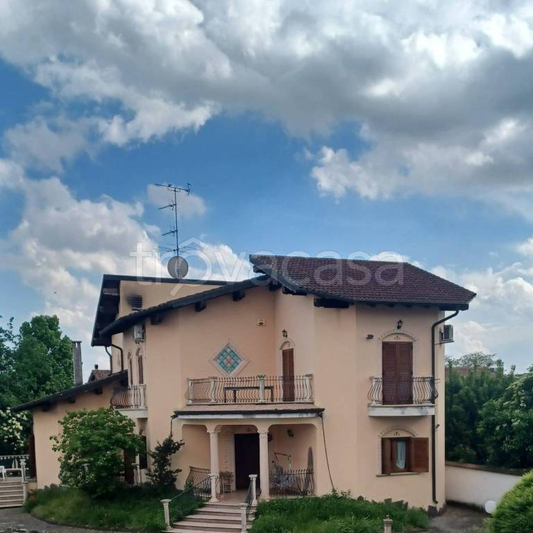 casa indipendente in vendita a Castelnovetto