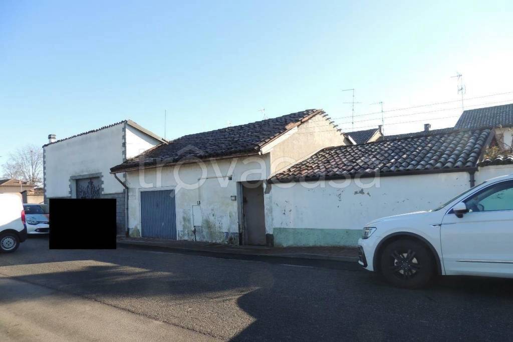 casa indipendente in vendita a Castelnovetto