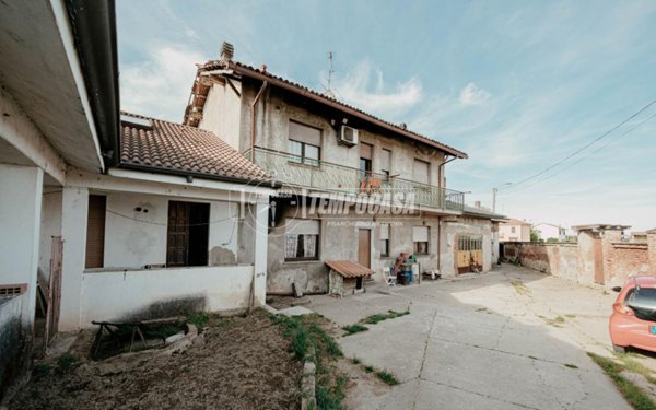 casa indipendente in vendita a Castelnovetto