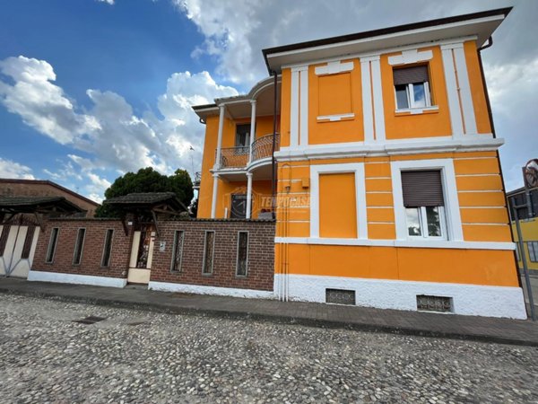 casa indipendente in vendita a Castelnovetto