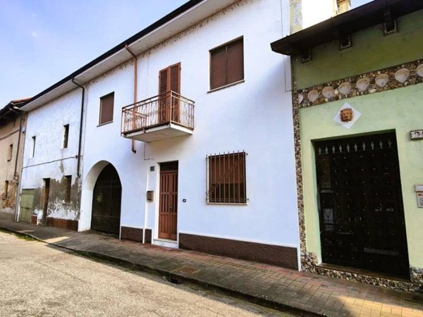 casa indipendente in vendita a Castelnovetto