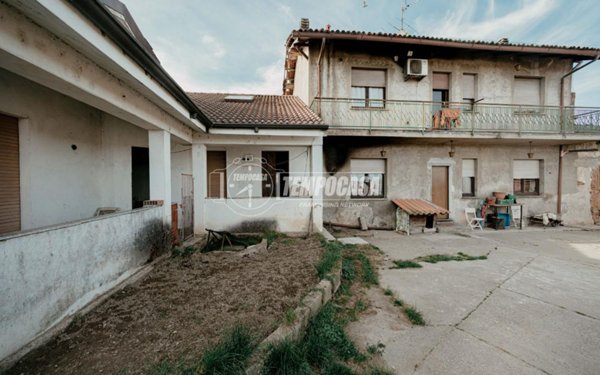 casa indipendente in vendita a Castelnovetto