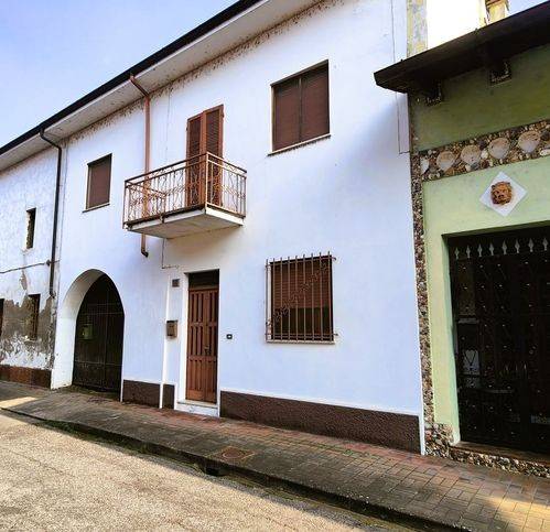 casa indipendente in vendita a Castelnovetto