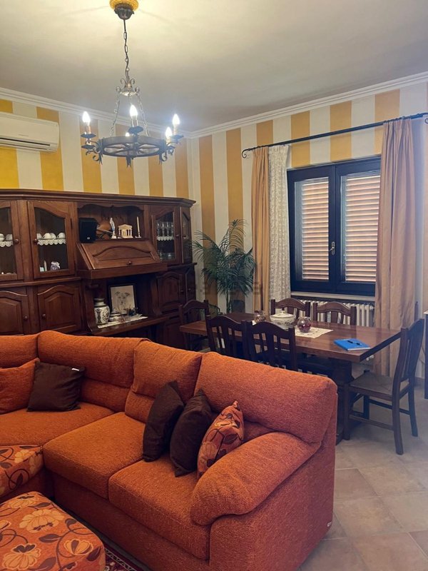 casa indipendente in vendita a Castelnovetto