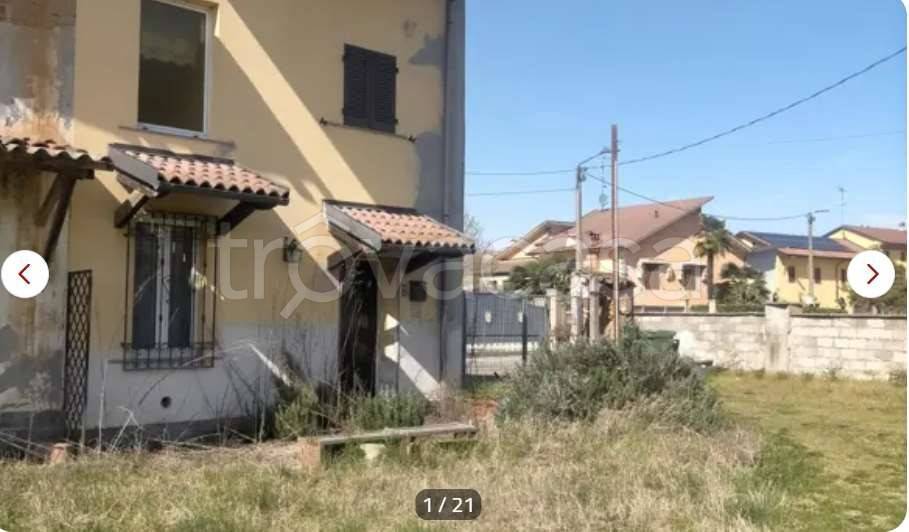 casa indipendente in vendita a Castelnovetto