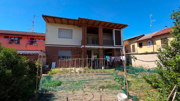 casa indipendente in vendita a Castelnovetto