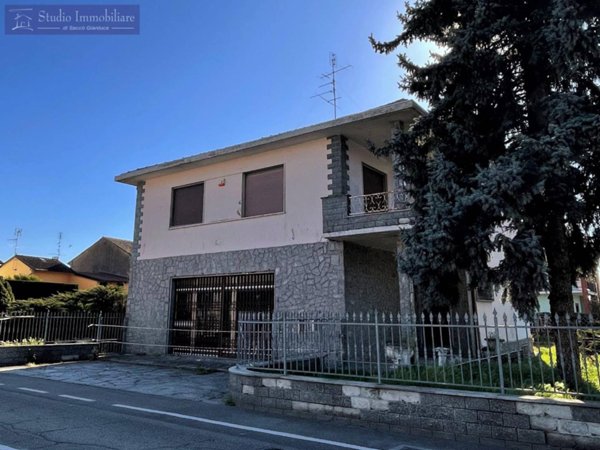 casa indipendente in vendita a Cava Manara in zona Mezzana Corti