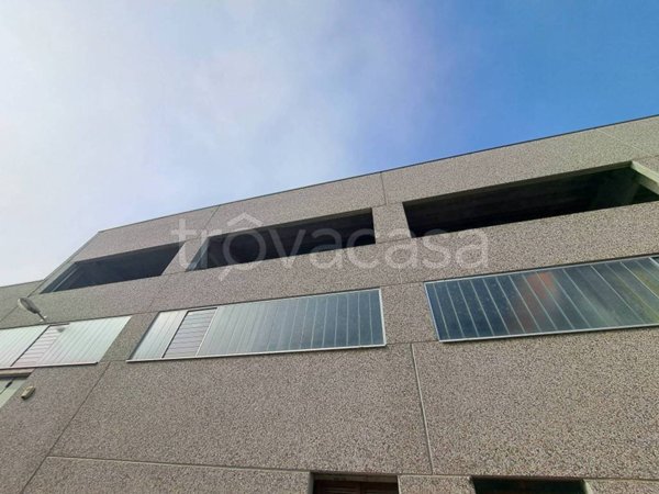 locale commerciale in vendita a Cava Manara