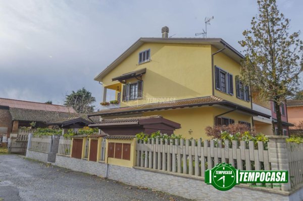 casa indipendente in vendita a Cava Manara in zona Tre Re