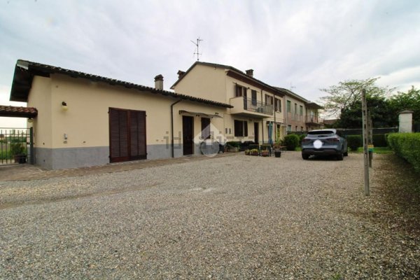 casa indipendente in vendita a Cava Manara in zona Tre Re