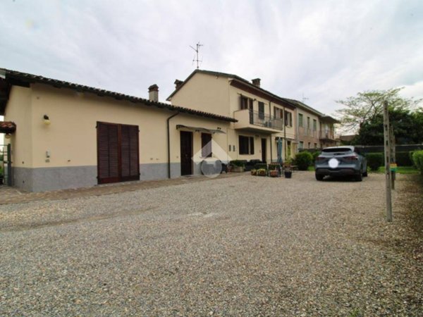 casa indipendente in vendita a Cava Manara in zona Mezzana Corti