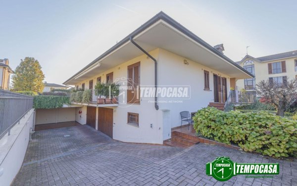 casa indipendente in vendita a Cava Manara