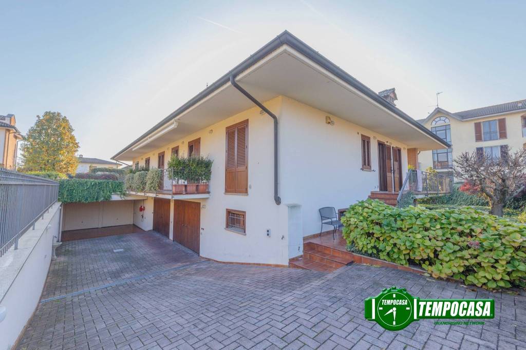 casa indipendente in vendita a Cava Manara