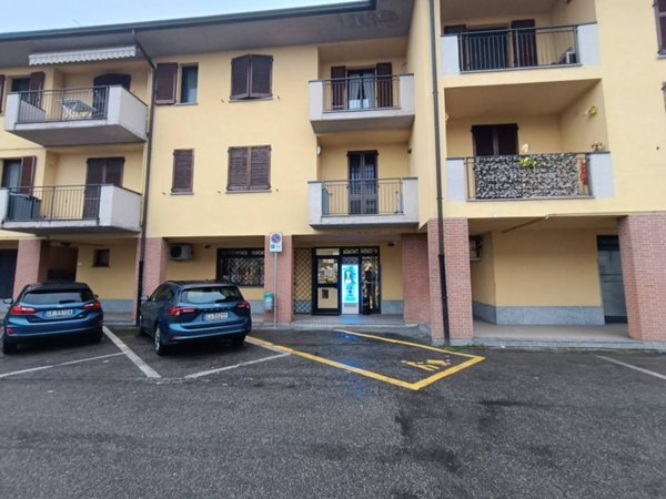negozio in vendita a Cava Manara