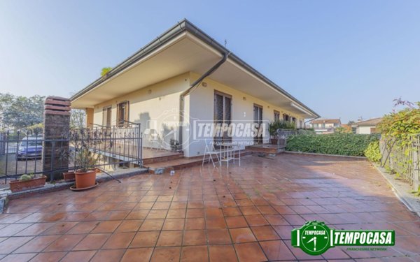casa indipendente in vendita a Cava Manara
