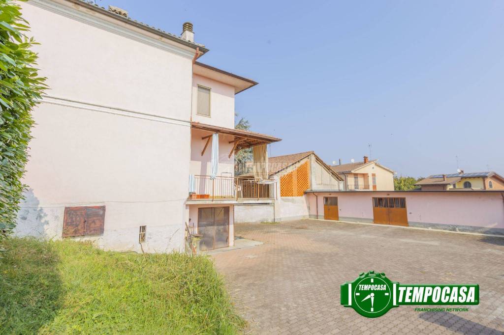 casa indipendente in vendita a Cava Manara in zona Mezzana Corti