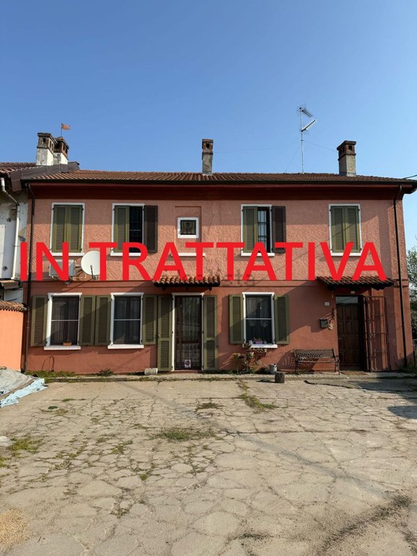 casa indipendente in vendita a Cava Manara in zona Tre Re