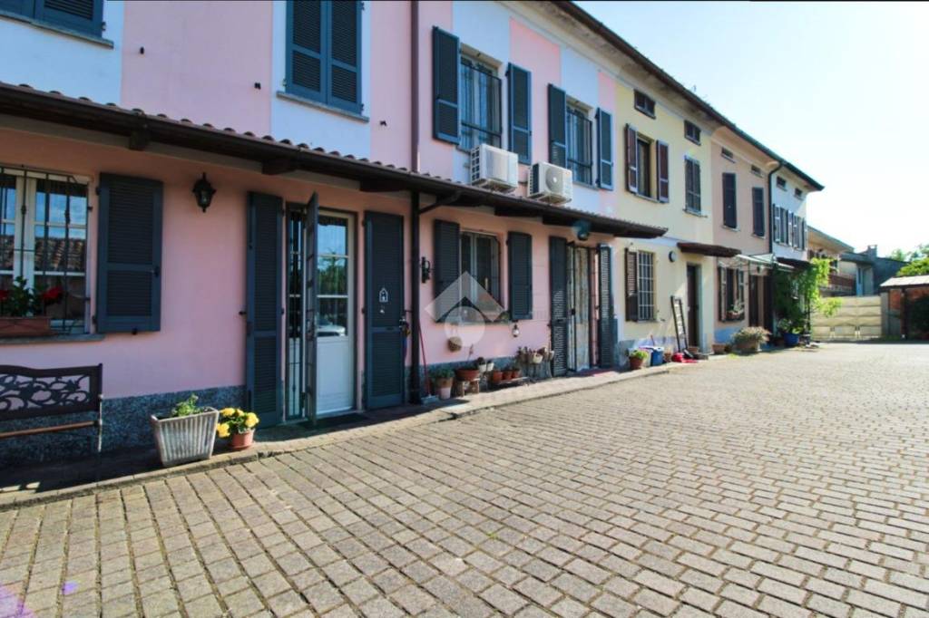 casa indipendente in vendita a Cava Manara
