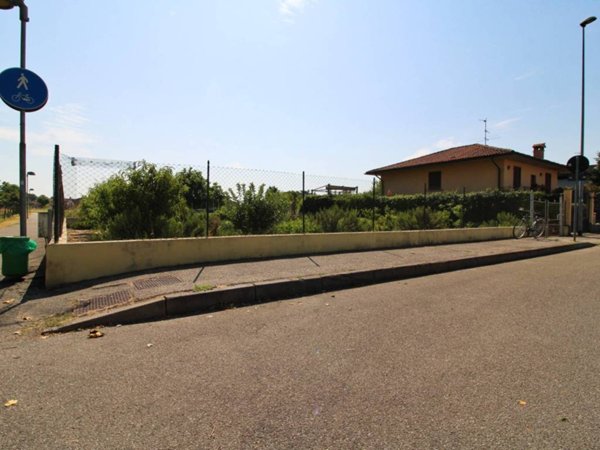 terreno edificabile in vendita a Cava Manara in zona Mezzana Corti