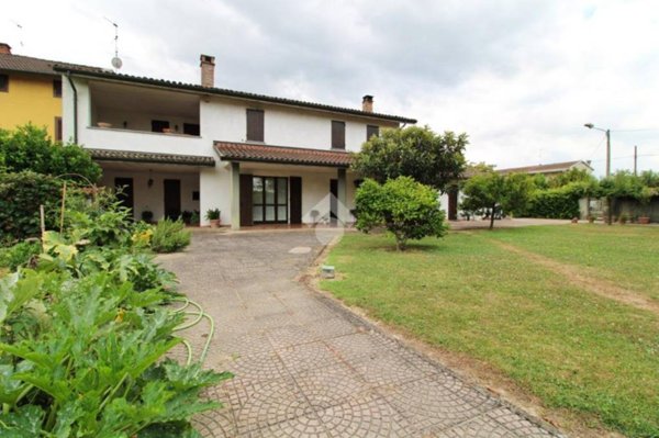 casa indipendente in vendita a Cava Manara in zona Mezzana Corti