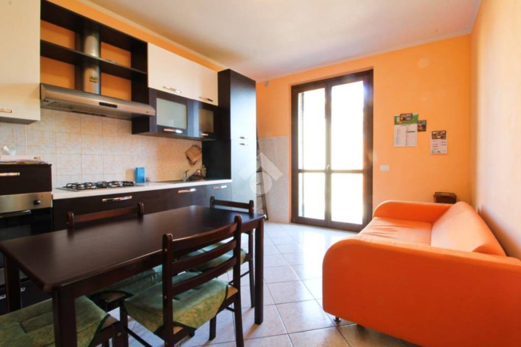 appartamento in vendita a Cava Manara in zona Mezzana Corti