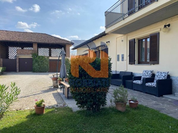 casa indipendente in vendita a Cava Manara in zona Tre Re
