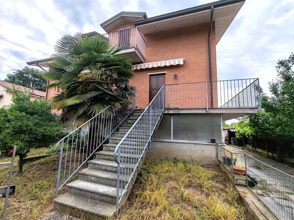 casa indipendente in vendita a Cava Manara in zona Mezzana Corti