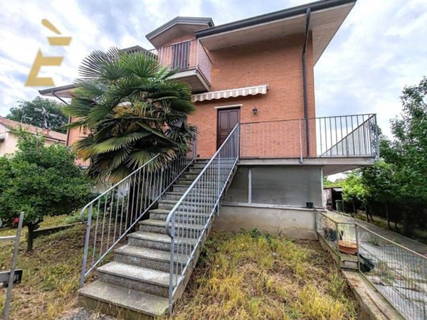 casa indipendente in vendita a Cava Manara in zona Mezzana Corti