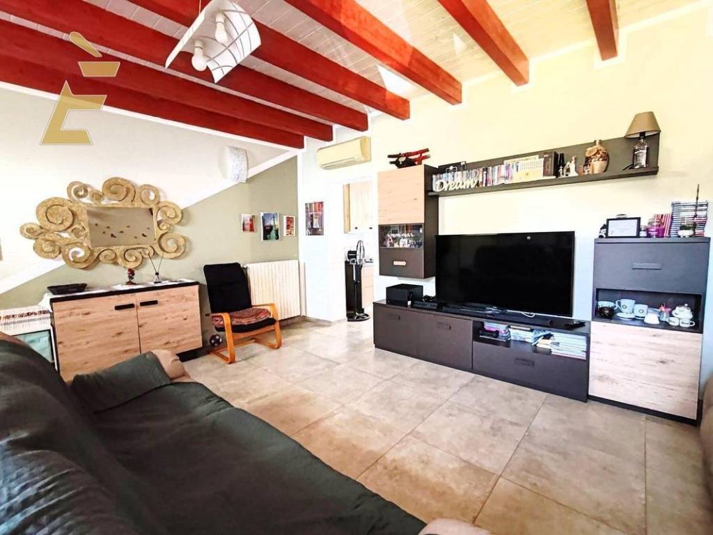 casa indipendente in vendita a Cava Manara in zona Mezzana Corti