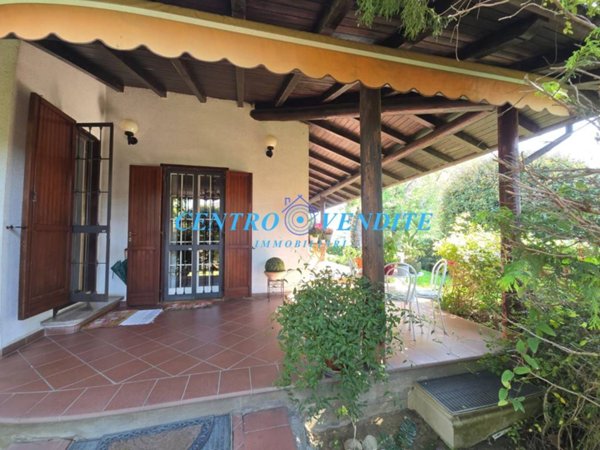 casa indipendente in vendita a Cava Manara in zona Mezzana Corti