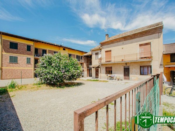 appartamento in vendita a Cava Manara in zona Mezzana Corti