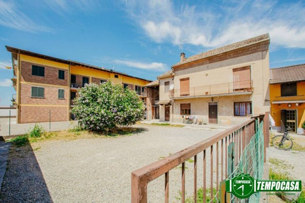 appartamento in vendita a Cava Manara in zona Mezzana Corti