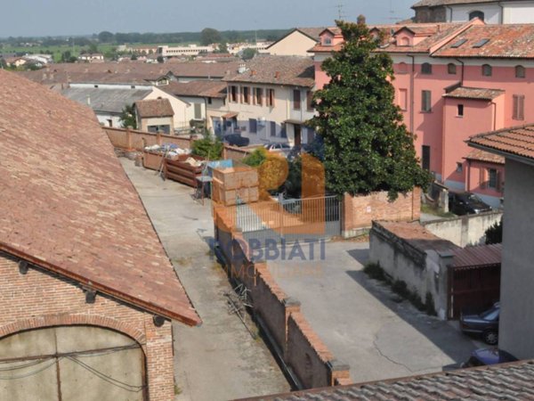 locale commerciale in vendita a Cava Manara