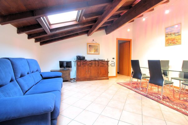 appartamento in vendita a Cava Manara in zona Mezzana Corti