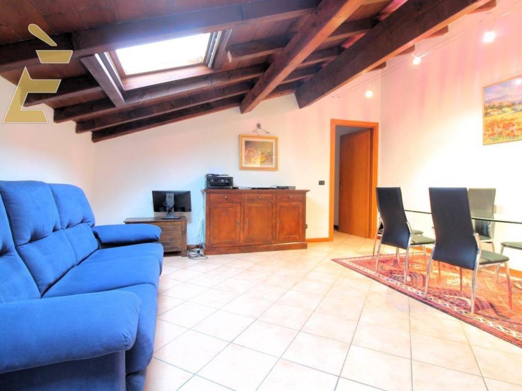 appartamento in vendita a Cava Manara in zona Mezzana Corti