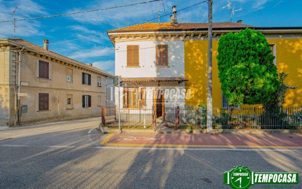 casa indipendente in vendita a Cava Manara in zona Mezzana Corti